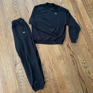 NWOT ALO Yoga Black Crewneck and Jogger Sweatpants Set